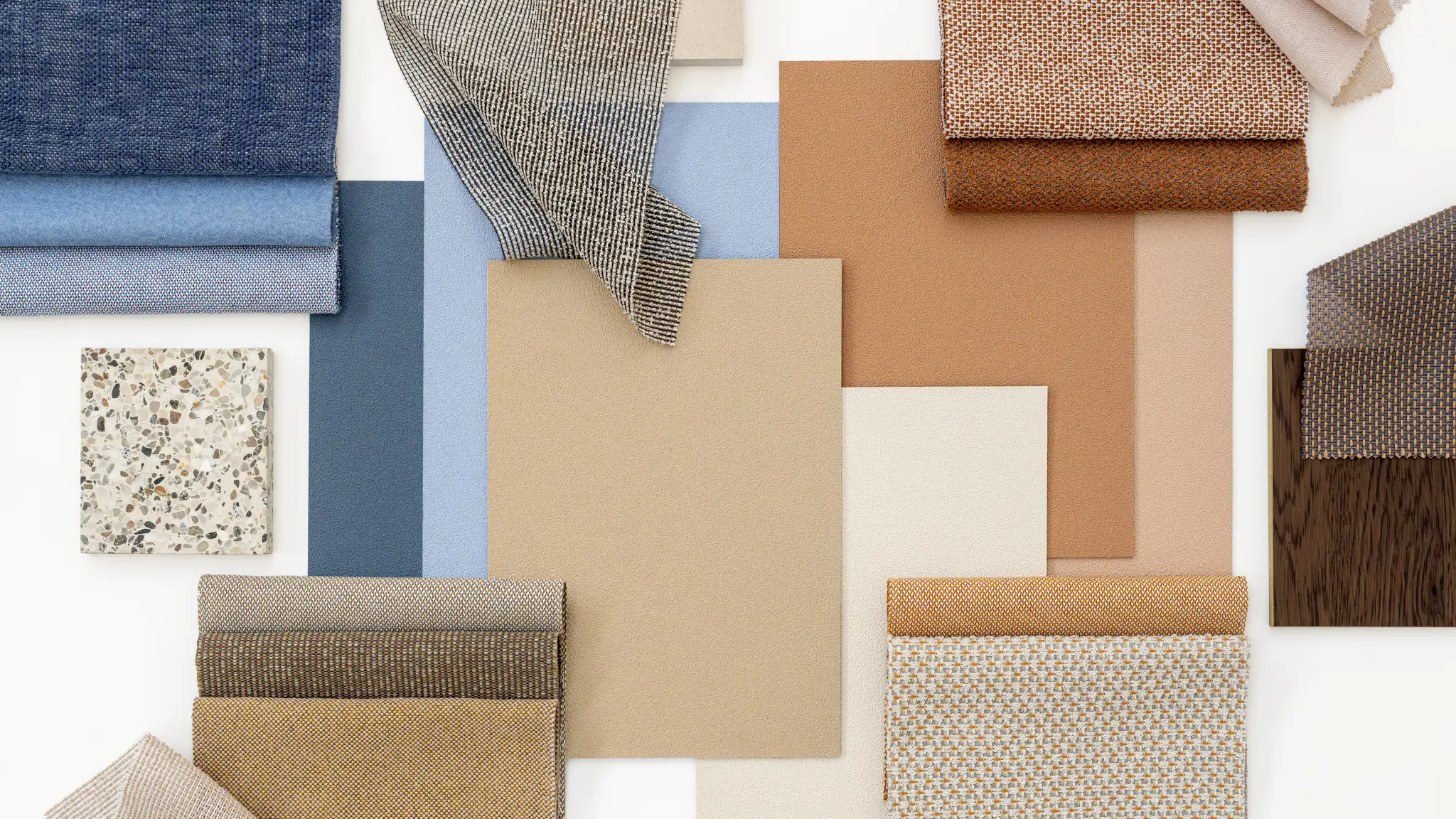 Vescom Colour Choice Blue Breeze vinyl wallcovering collage with cool blue tones, material samples and interior details